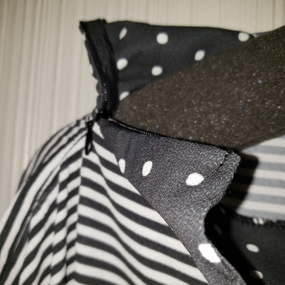 Milan Kiss Black/White Maxi Skirt, Sz L, Split sides and Attached Tie Belt - Picture 4 of 11